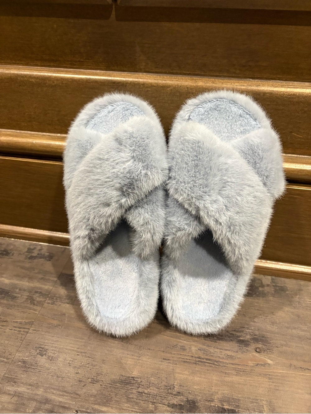 Plush Cross-Band Women's Faux Fur Slippers - Light Blue
